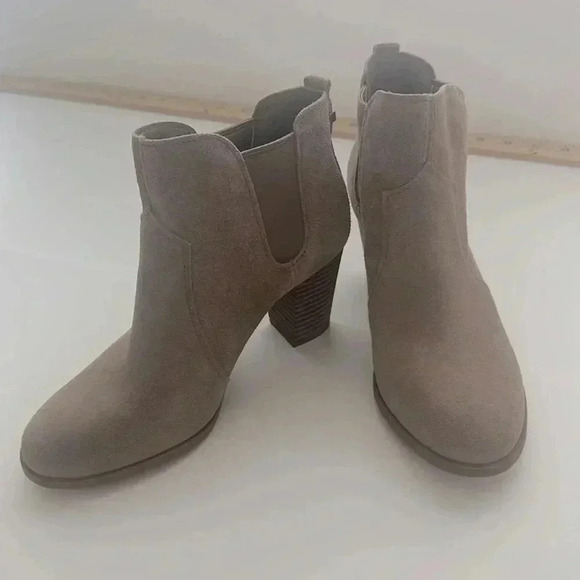 Koolaburra by Ugg heeled booties Slip on Size 6 - Picture 1 of 9